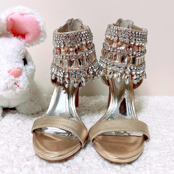 Beautiful Gianni Bini Gold Color Heels - Size 6.5M - Picture 1 of 6